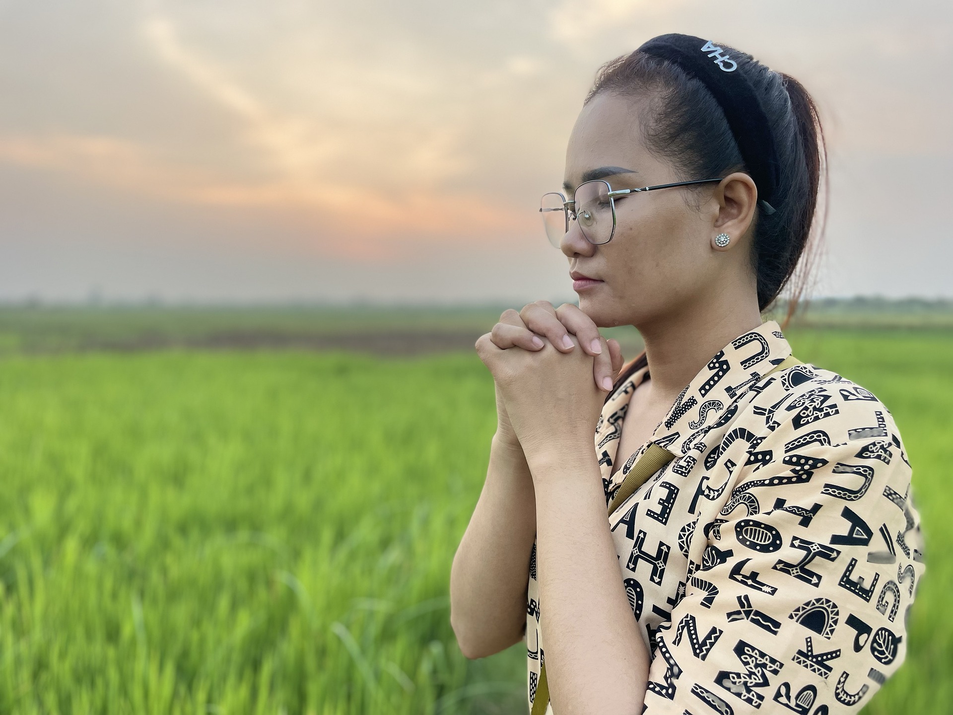 woman praying